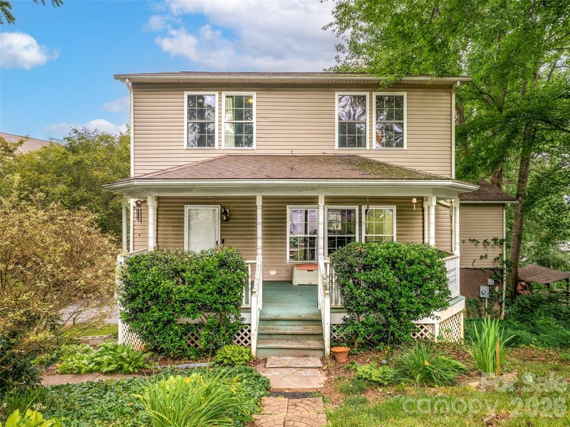 17 Captains Dr, Candler, NC 28715