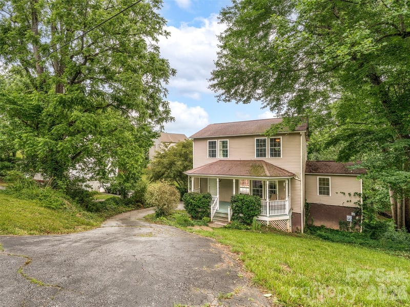 17 Captains Dr, Candler, NC 28715
