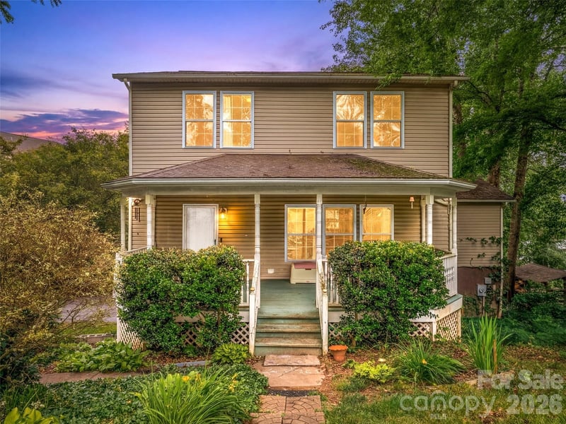 17 Captains Dr, Candler, NC 28715