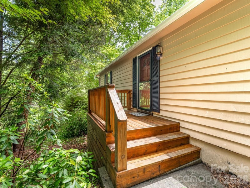 25 Blueberry Ln, Fairview, NC 28730