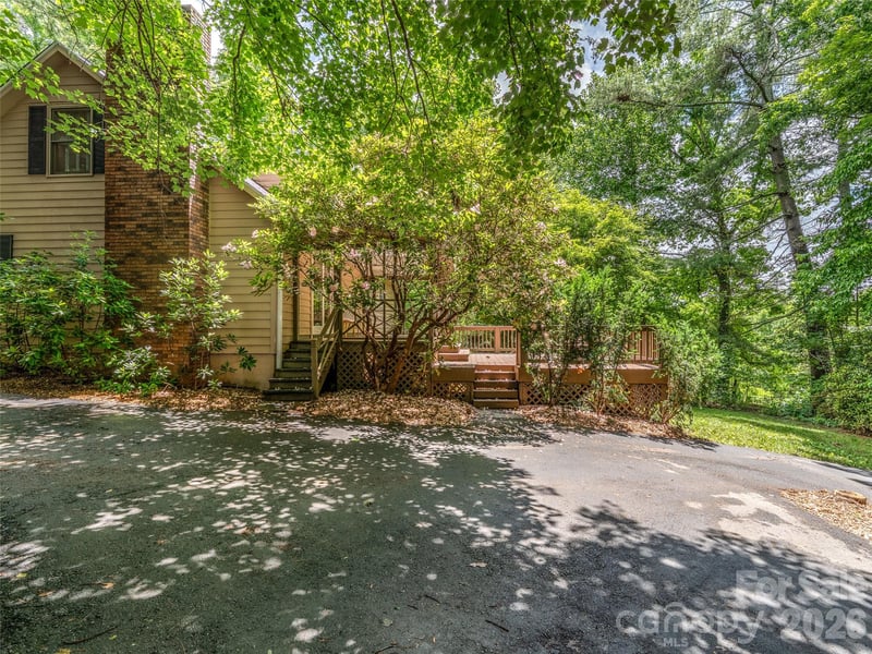 25 Blueberry Ln, Fairview, NC 28730