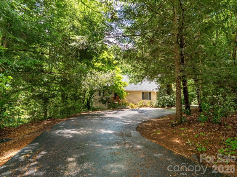 25 Blueberry Ln, Fairview, NC 28730