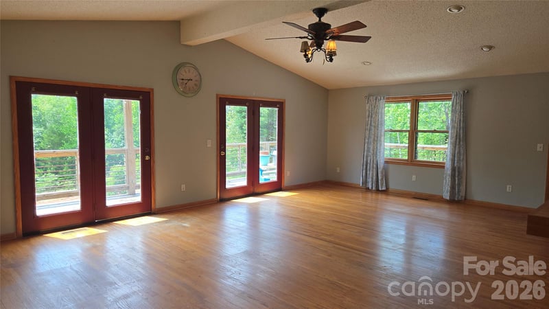 66 Misery Ridge Trl, Mill Spring, NC 28756
