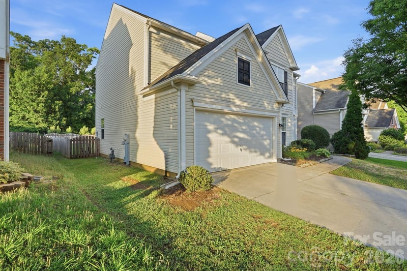 2910 Azalea Hills Dr, Charlotte, NC 28262