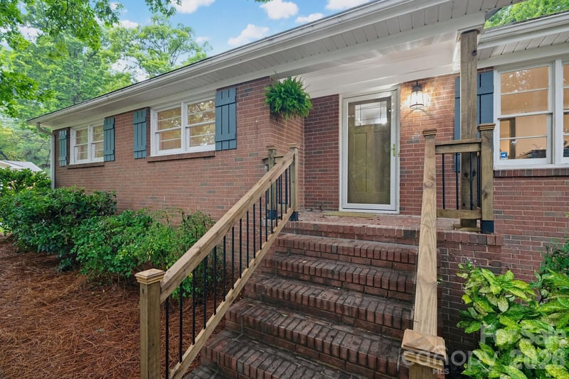 1623 Lumarka Dr, Charlotte, NC 28212