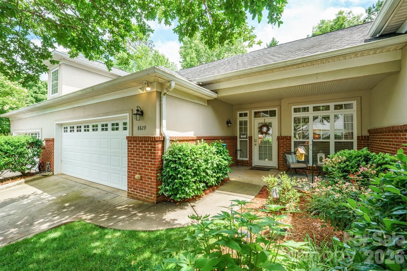 8829 Legacy Lake Ln, Charlotte, NC 28269