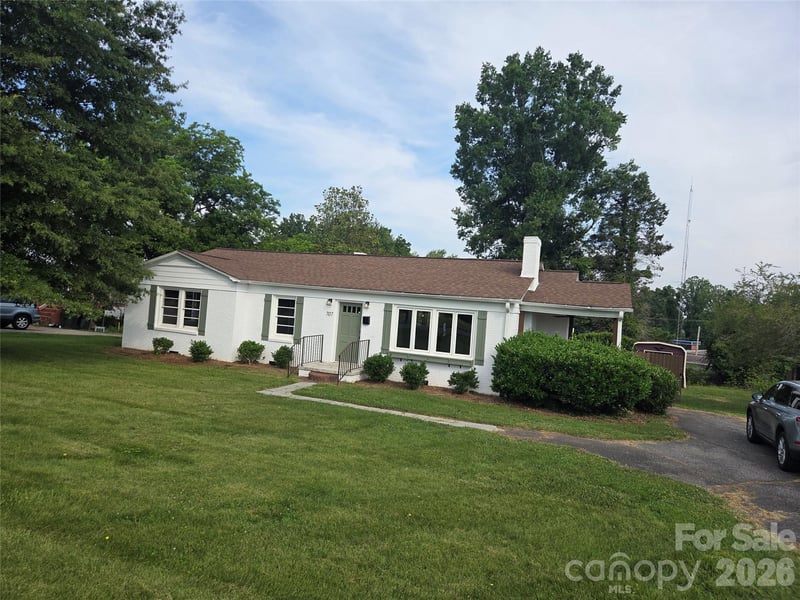 707 1st St, Cherryville, NC 28021
