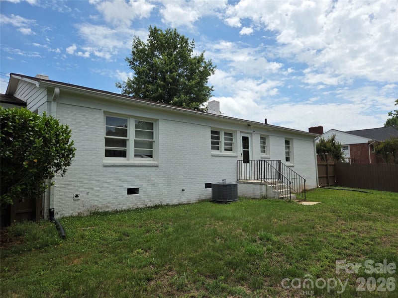 707 1st St, Cherryville, NC 28021