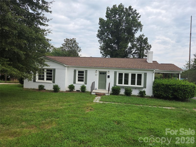 707 E 1st St, Cherryville, NC 28021
