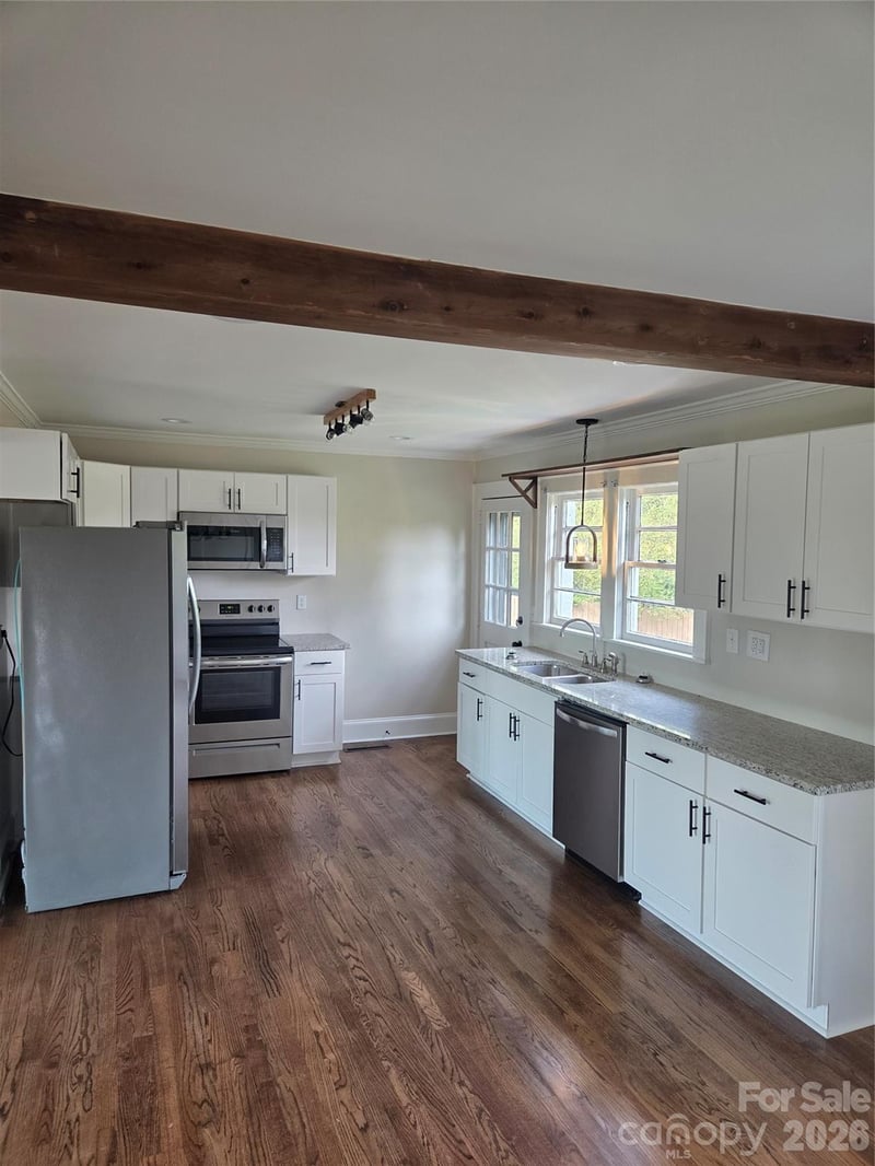707 1st St, Cherryville, NC 28021