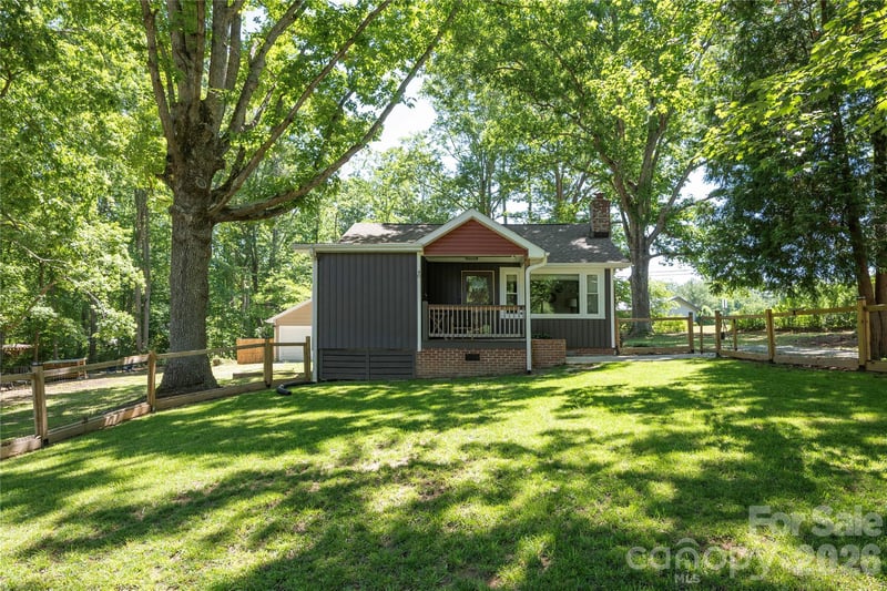 40 Dove Haven Ln, Hendersonville, NC 28791