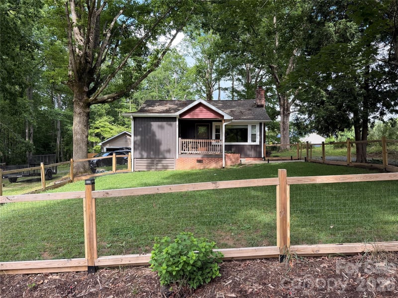 40 Dove Haven Ln, Hendersonville, NC 28791