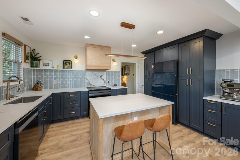 40 Dove Haven Ln, Hendersonville, NC 28791