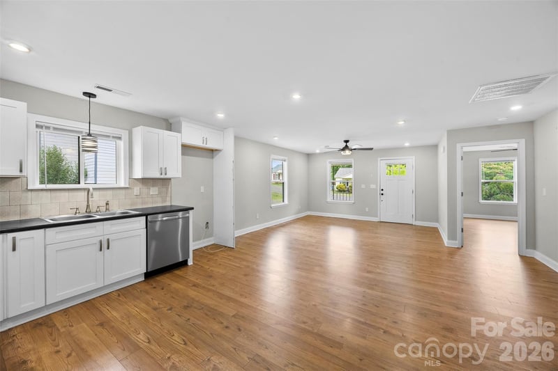 306 Parker St, Kings Mountain, NC 28086