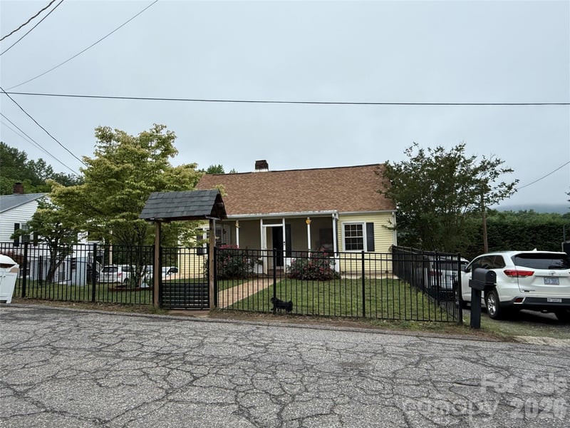 709 Dixie Ave, Valdese, NC 28690