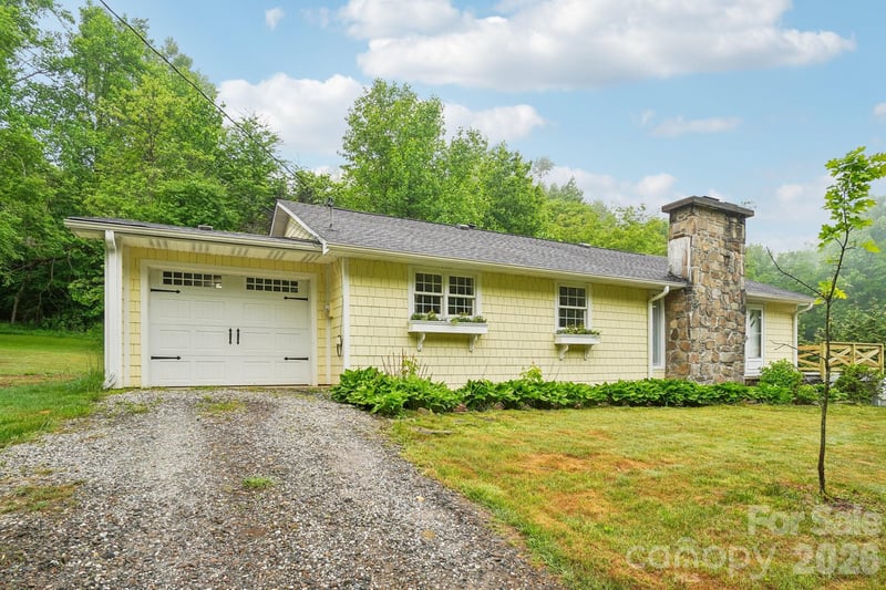 434 Dovers Branch Rd, Burnsville, NC 28714