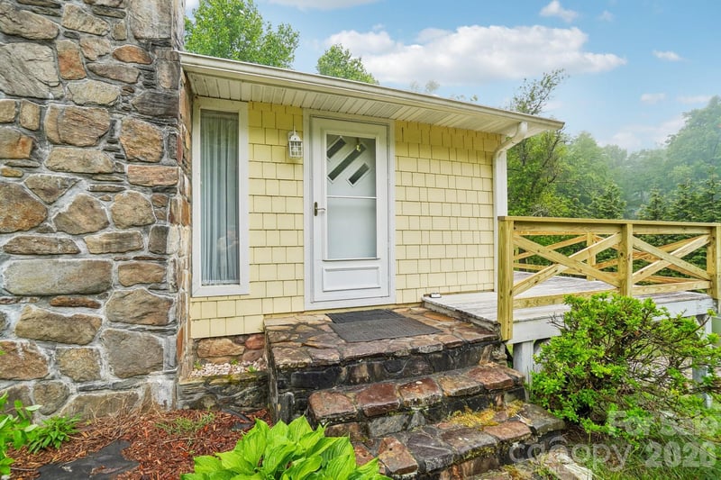 434 Dovers Branch Rd, Burnsville, NC 28714