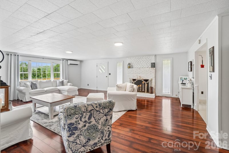 434 Dovers Branch Rd, Burnsville, NC 28714