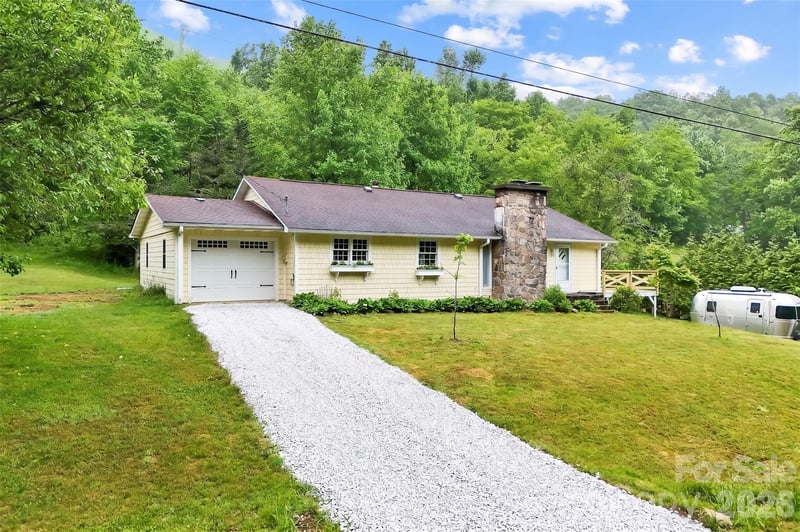 434 Dovers Branch Rd, Burnsville, NC 28714