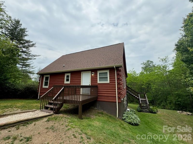 9064 Wildflower Ln, Newland, NC 28657