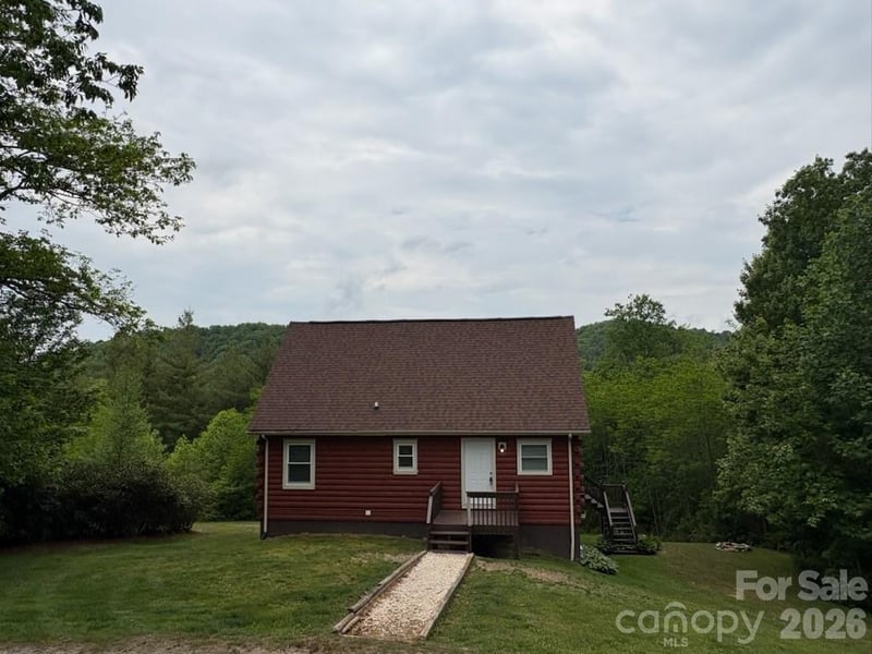 9064 Wildflower Ln, Newland, NC 28657