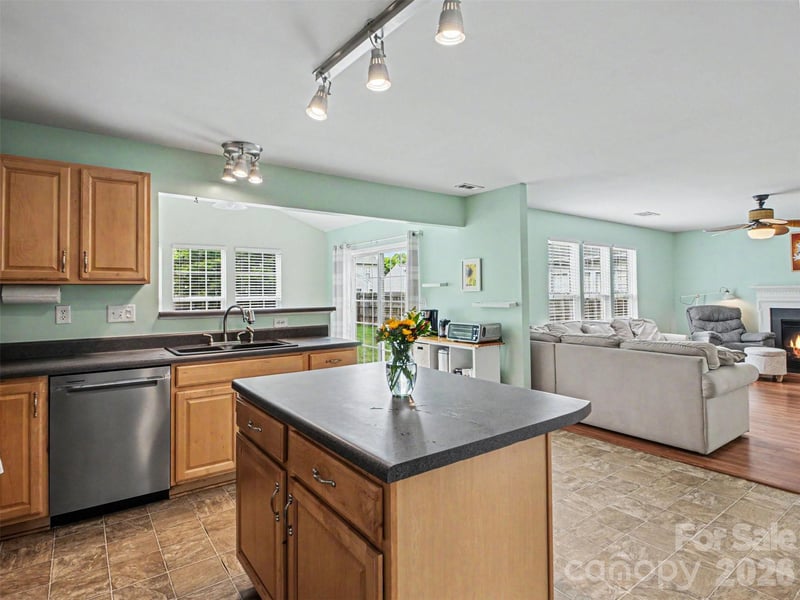 156 Barrington Dr, Mount Holly, NC 28120