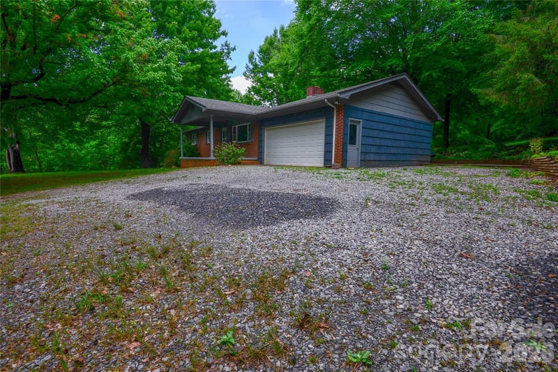 24 Sarabec Hill Rd, Black Mountain, NC 28711
