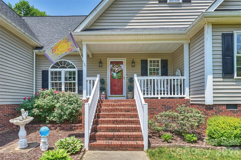 1302 Laurel Woods Dr, Gastonia, NC 28052