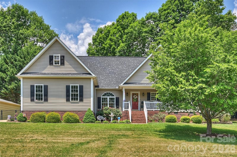 1302 Laurel Woods Dr, Gastonia, NC 28052