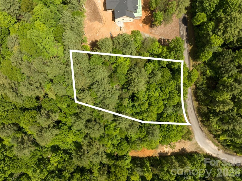 Awi Trl, Hendersonville, NC 28739