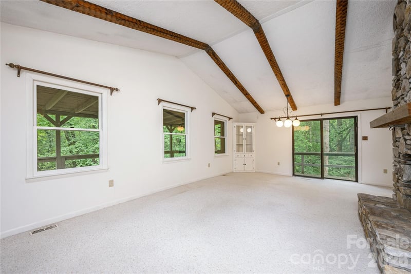 102 Valley Vista Dr, Black Mountain, NC 28711