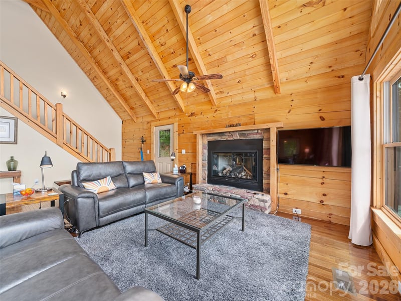 483 Birdie Ln, Bakersville, NC 28705
