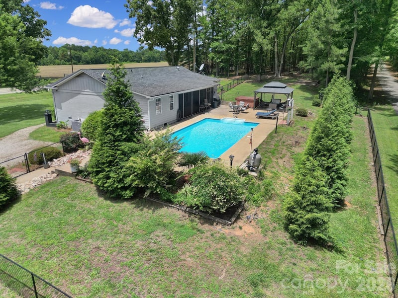 1516 Lowrys Hw, Chester, SC 29706