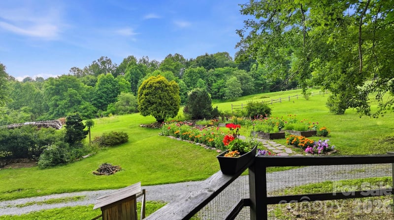 429 Biodome Dr, Waynesville, NC 28785
