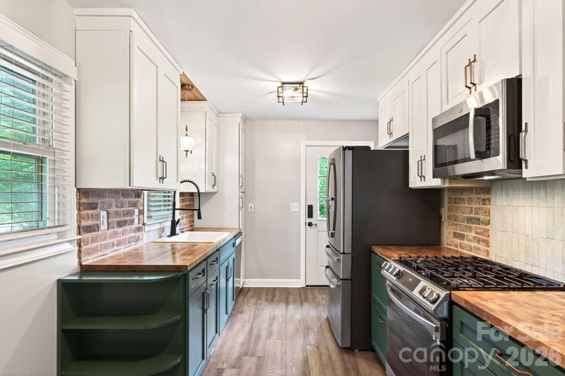 65 Farley St, Waynesville, NC 28786