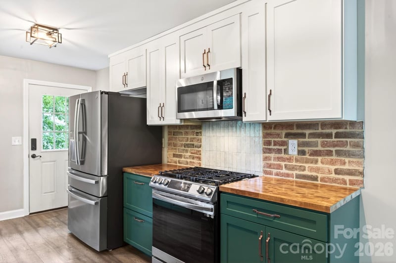 65 Farley St, Waynesville, NC 28786