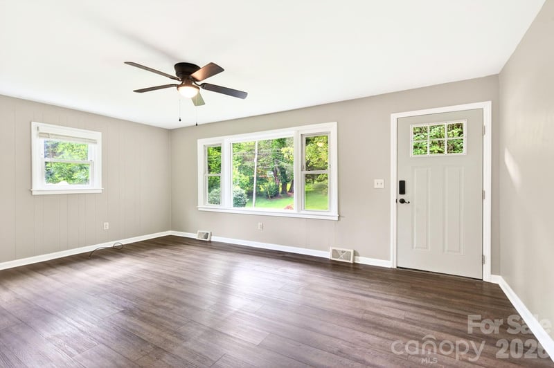 65 Farley St, Waynesville, NC 28786