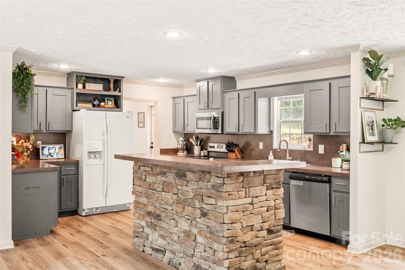 11 Misty Ln, Candler, NC 28715