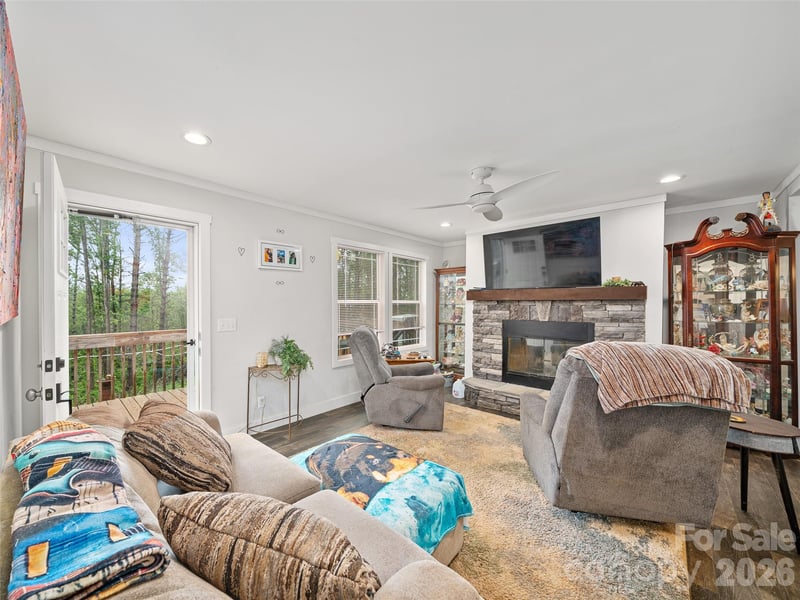 86 Jarrett Dr, Bakersville, NC 28705