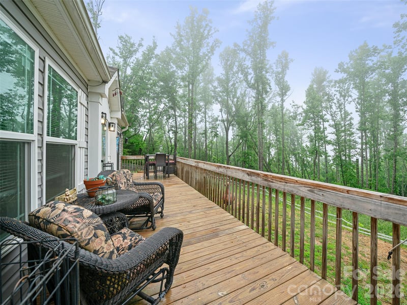86 Jarrett Dr, Bakersville, NC 28705