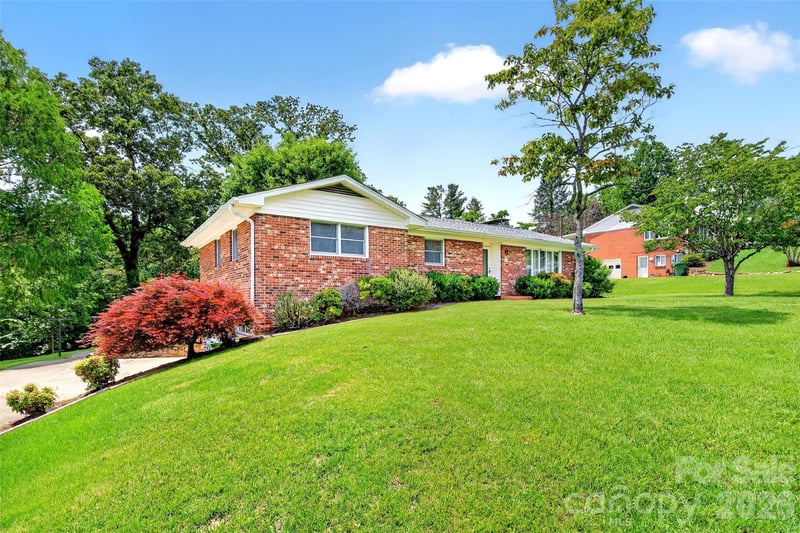 35 Mountain Ter, Asheville, NC 28806
