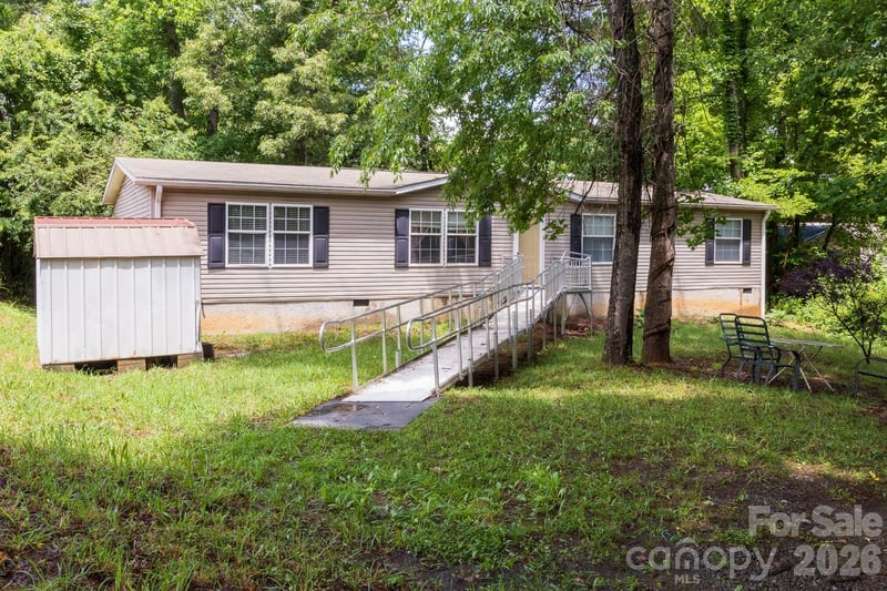 22 Hazelwood Rd, Asheville, NC 28806