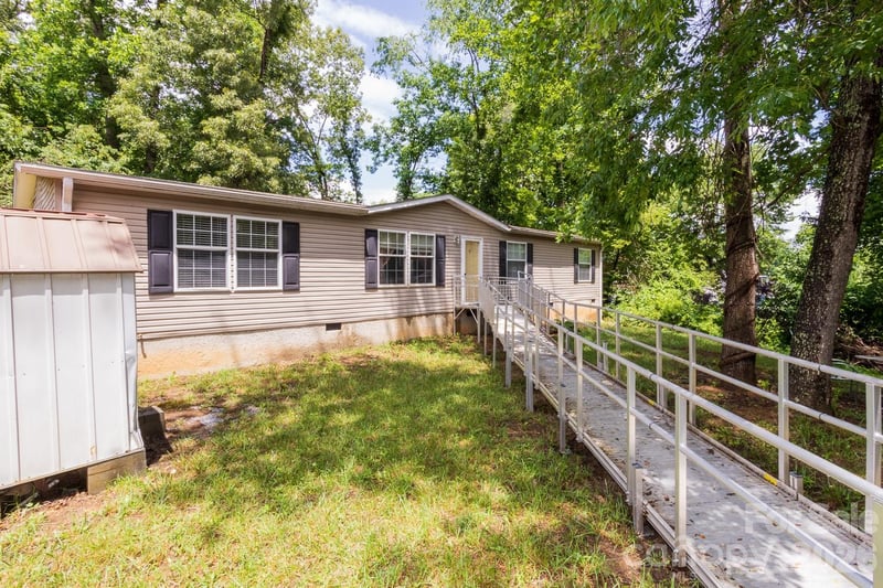 22 Hazelwood Rd, Asheville, NC 28806