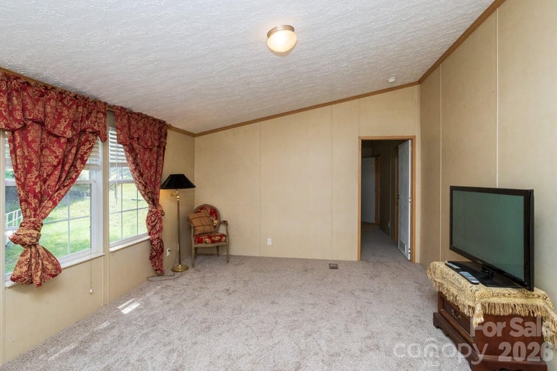 22 Hazelwood Rd, Asheville, NC 28806