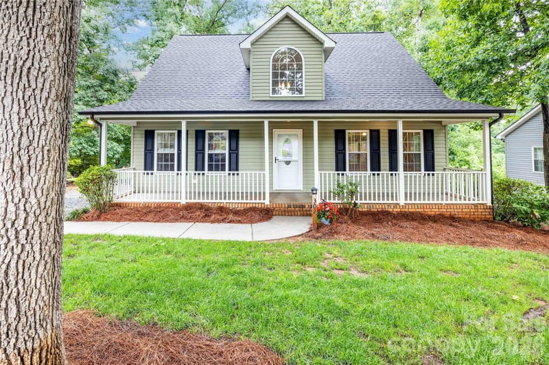 302 Skyland Ct, Mount Gilead, NC 27306
