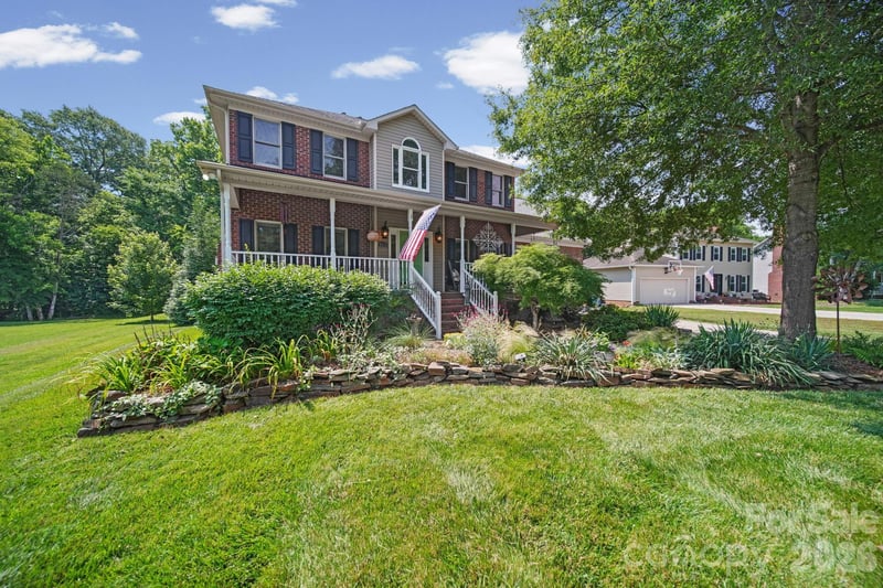 8513 Middleton Cir, Harrisburg, NC 28075