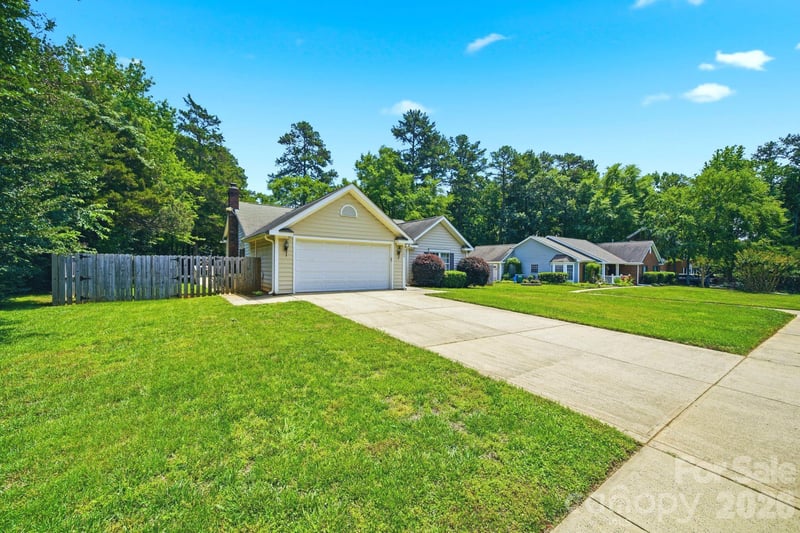 12209 Woodbend Dr, Matthews, NC 28105