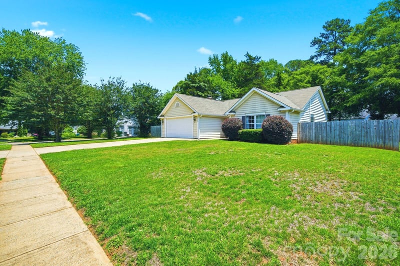 12209 Woodbend Dr, Matthews, NC 28105