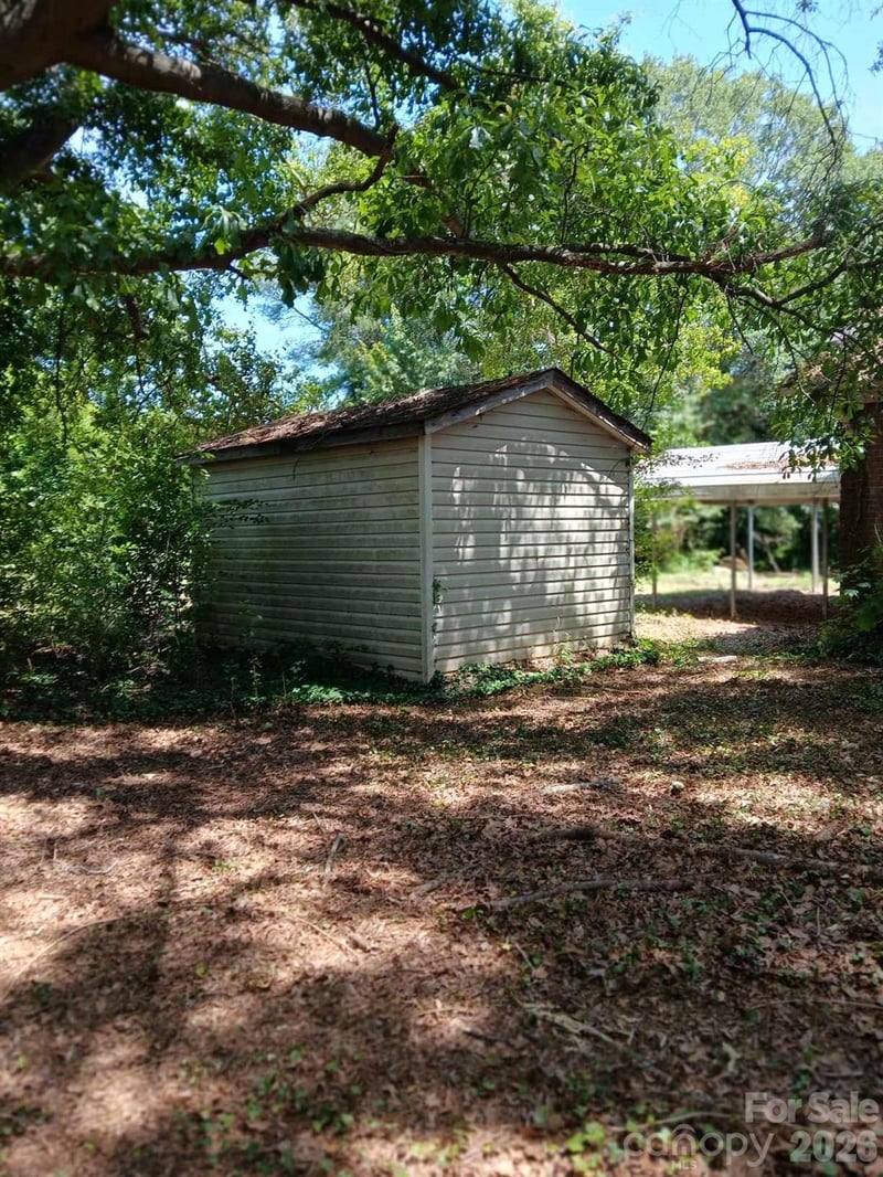 230 Cape Hickory Rd, Hickory, NC 28601