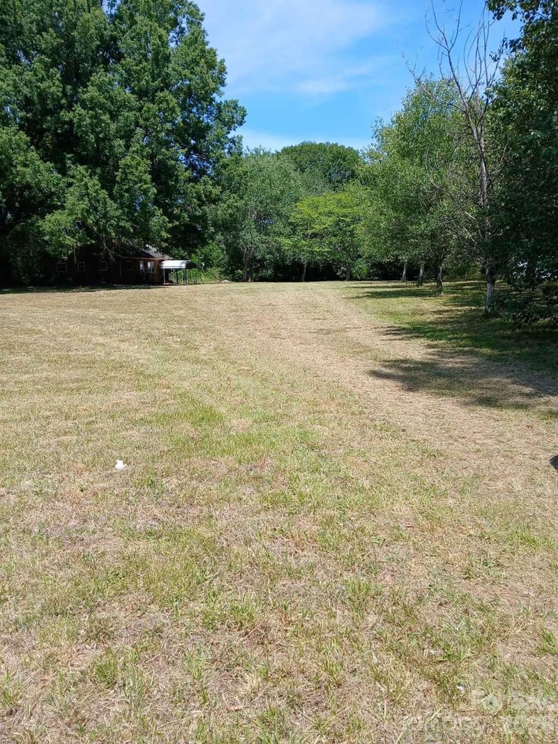 230 Cape Hickory Rd, Hickory, NC 28601